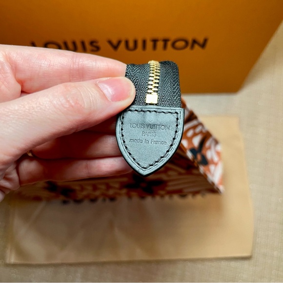 Louis Vuitton Monogram Giant Crafty Toiletry Pouch 26 NEW - Picture 4 of 9